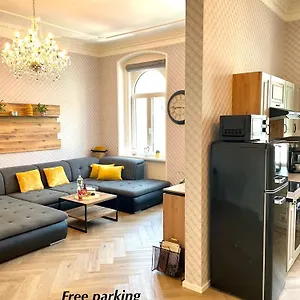 Nicol Apartment